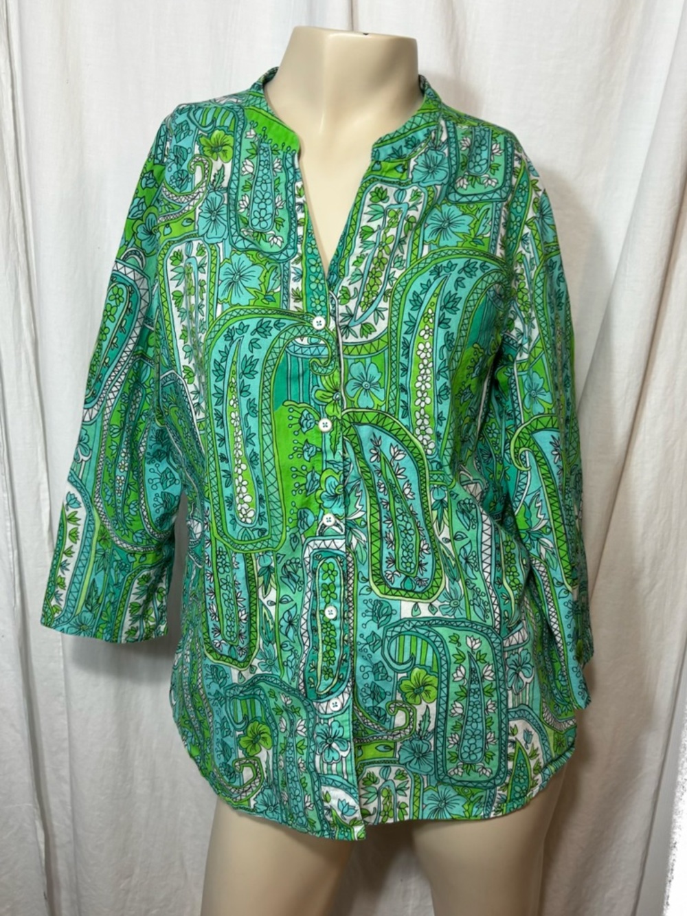 Vilagallo size EU 40 women’s button down top green paisley pattern